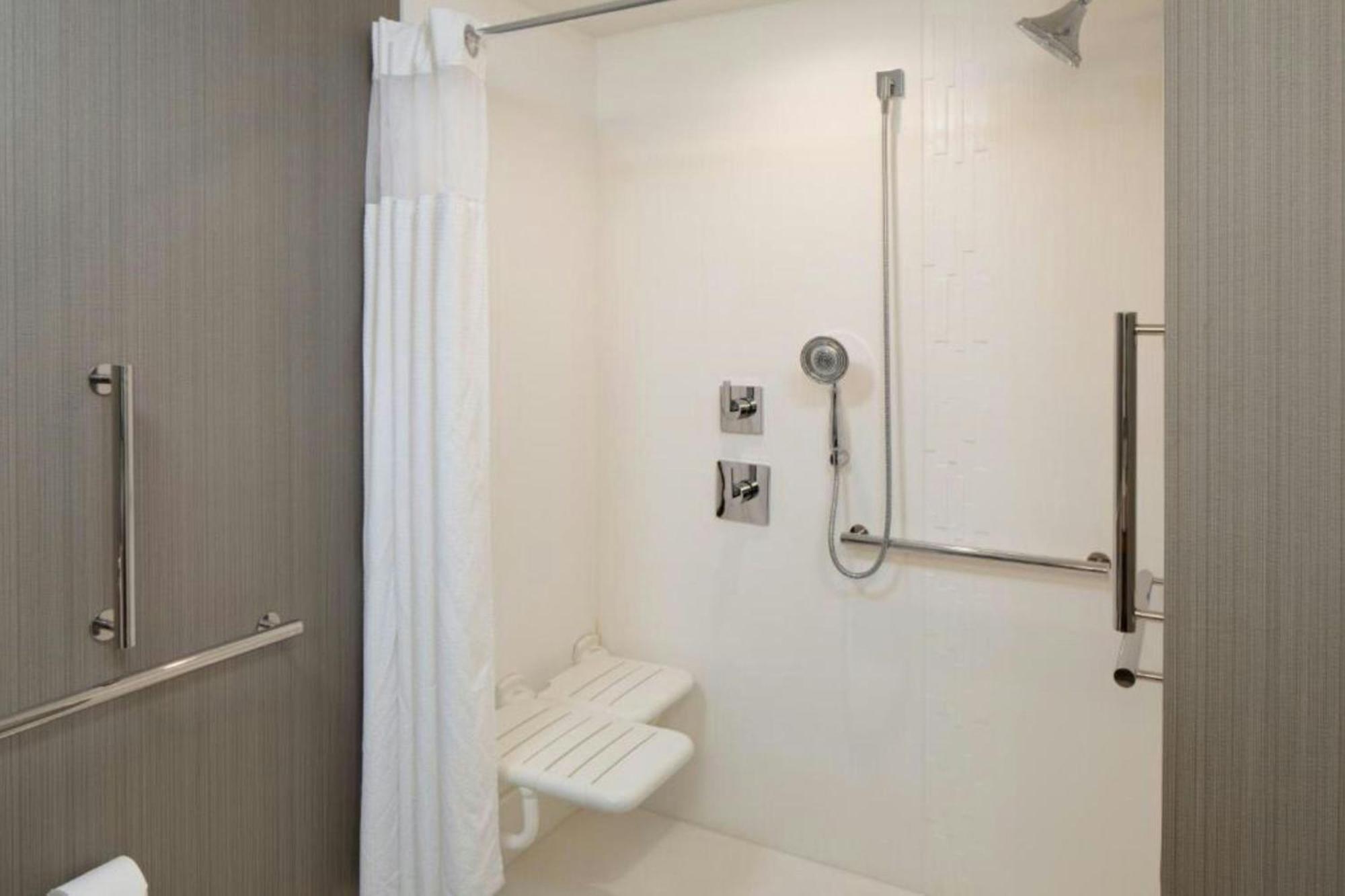 Courtyard By Marriott Detroit Farmington Hotel Farmington Hills Exterior foto