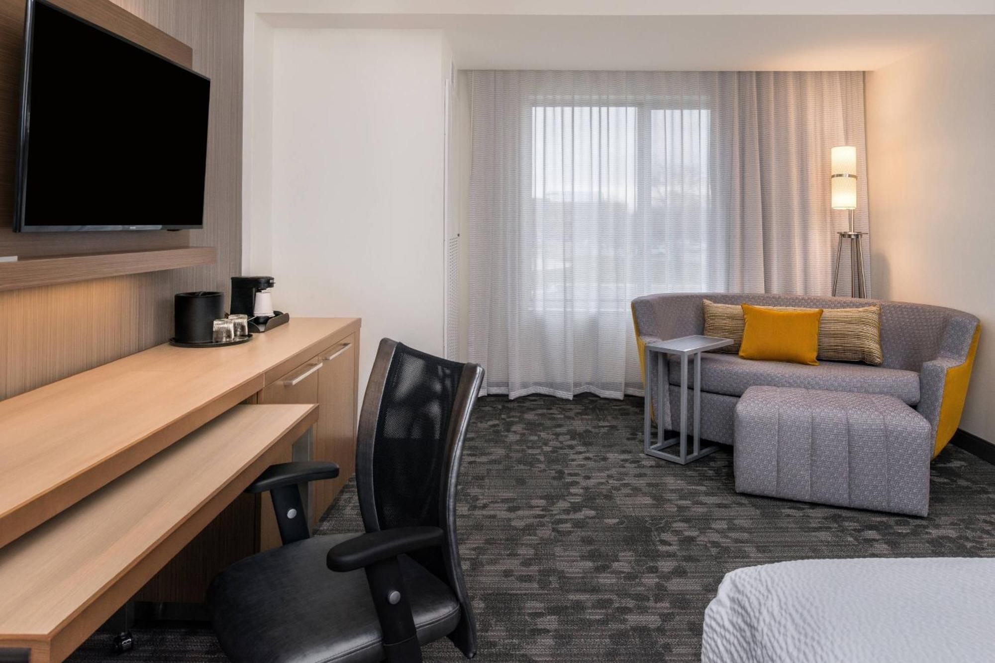 Courtyard By Marriott Detroit Farmington Hotel Farmington Hills Exterior foto
